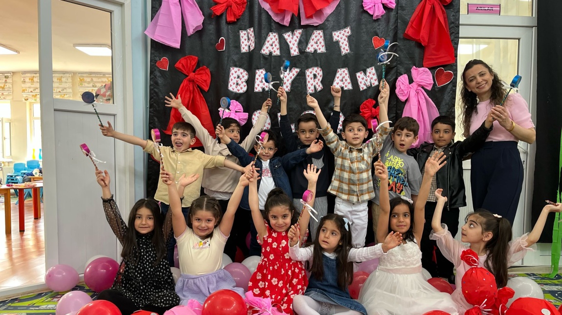 HEM BAYRAM HEM TATİL İYİ EĞLENİN ÇOCUKLAR